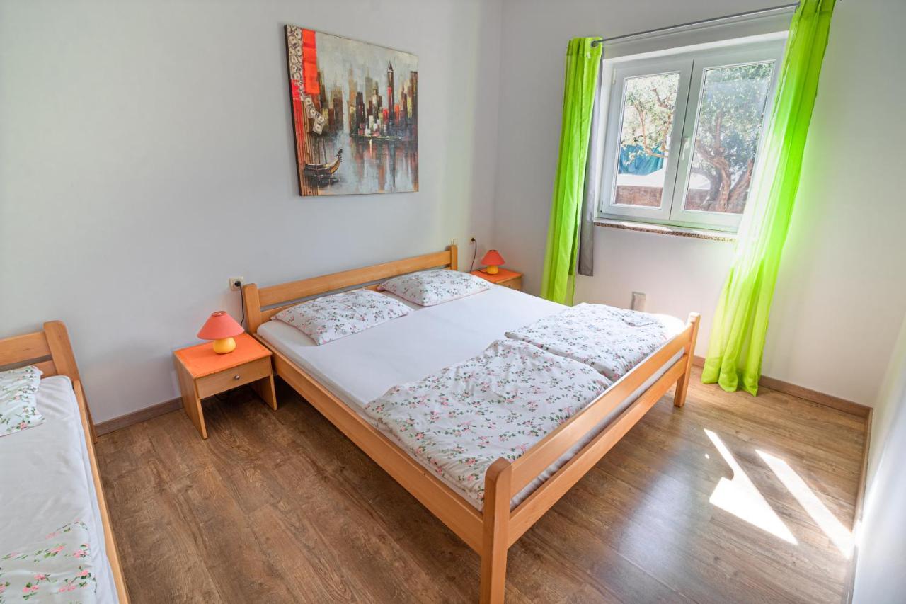 Apartments Sandra Kornić Eksteriør bilde