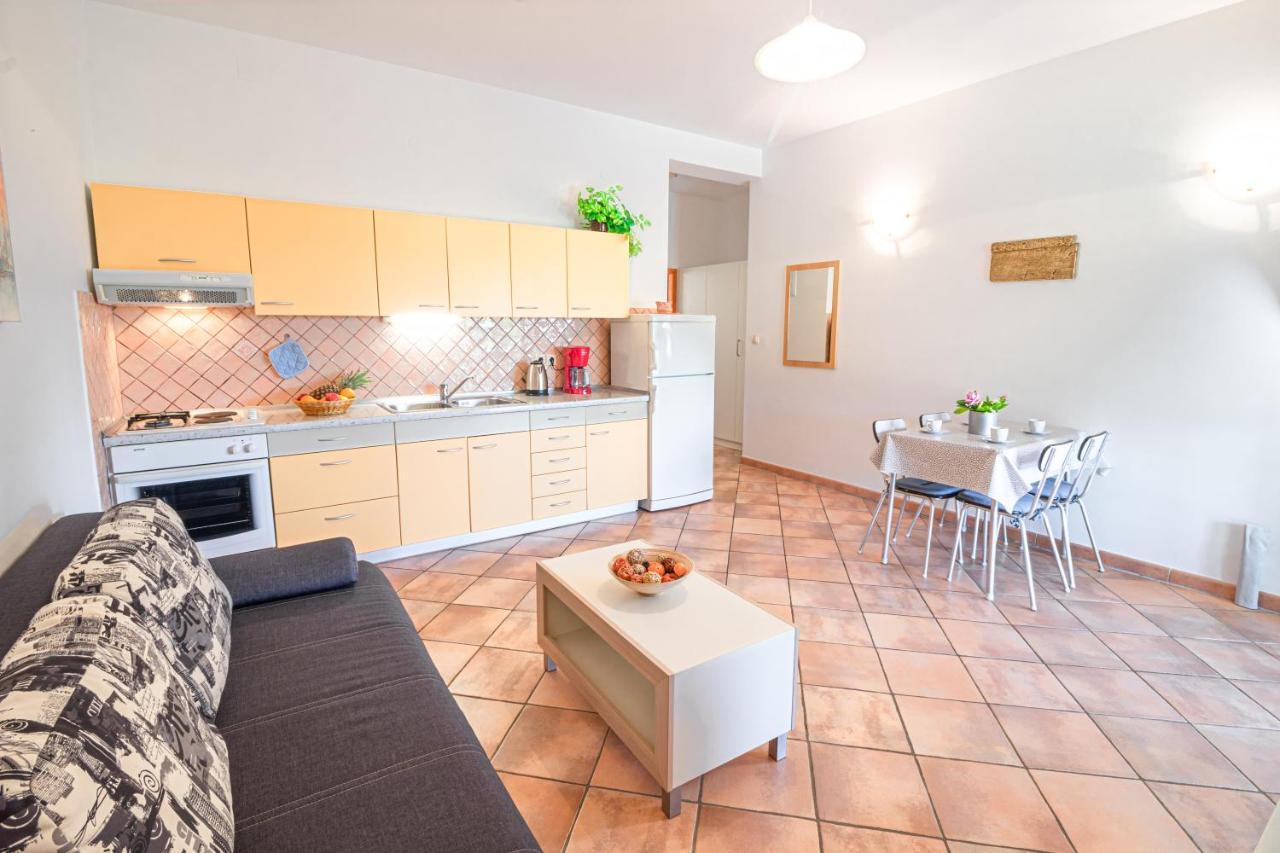 Apartments Sandra Kornić Eksteriør bilde