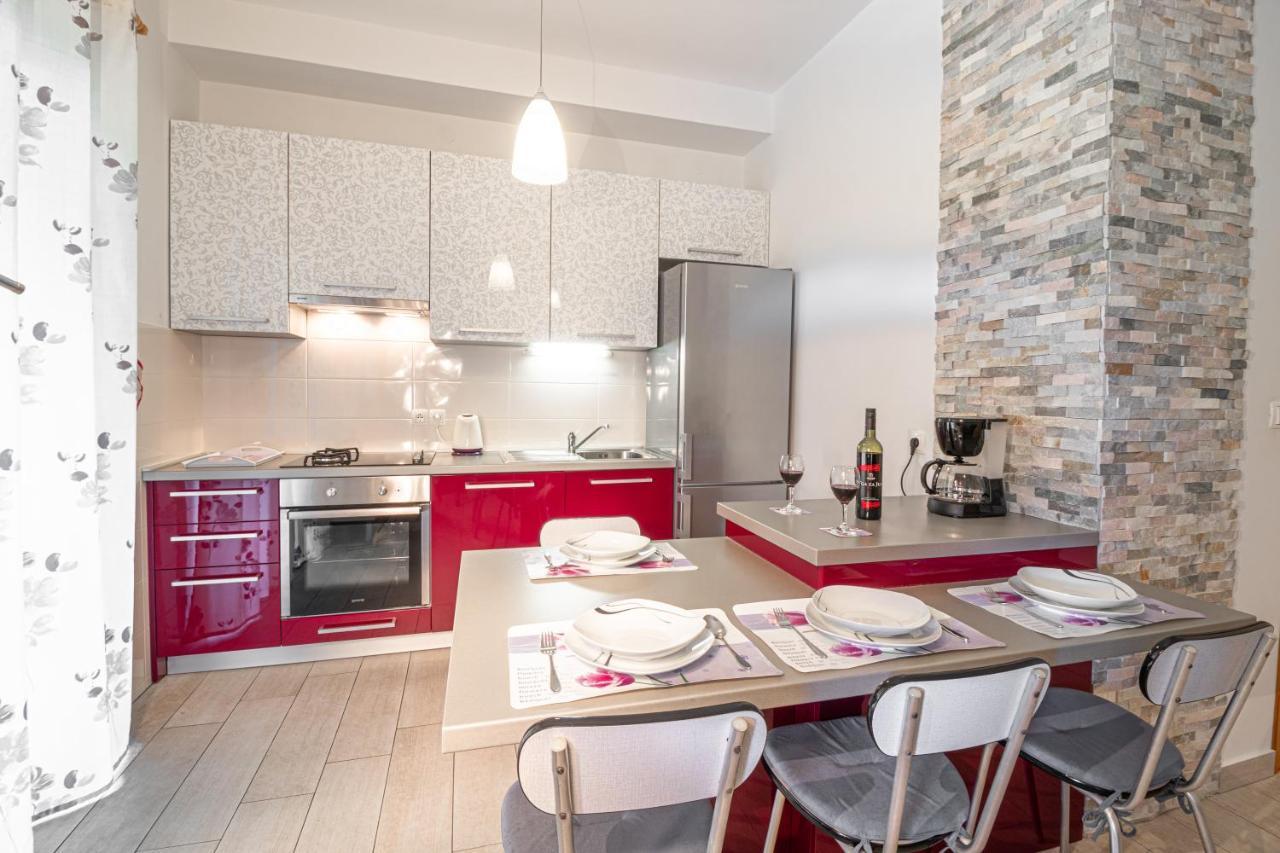 Apartments Sandra Kornić Eksteriør bilde