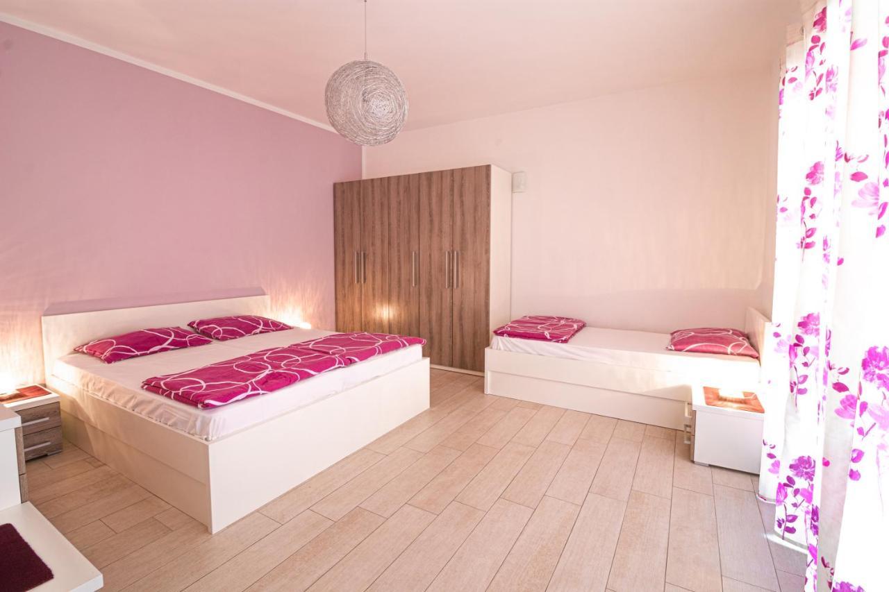 Apartments Sandra Kornić Eksteriør bilde