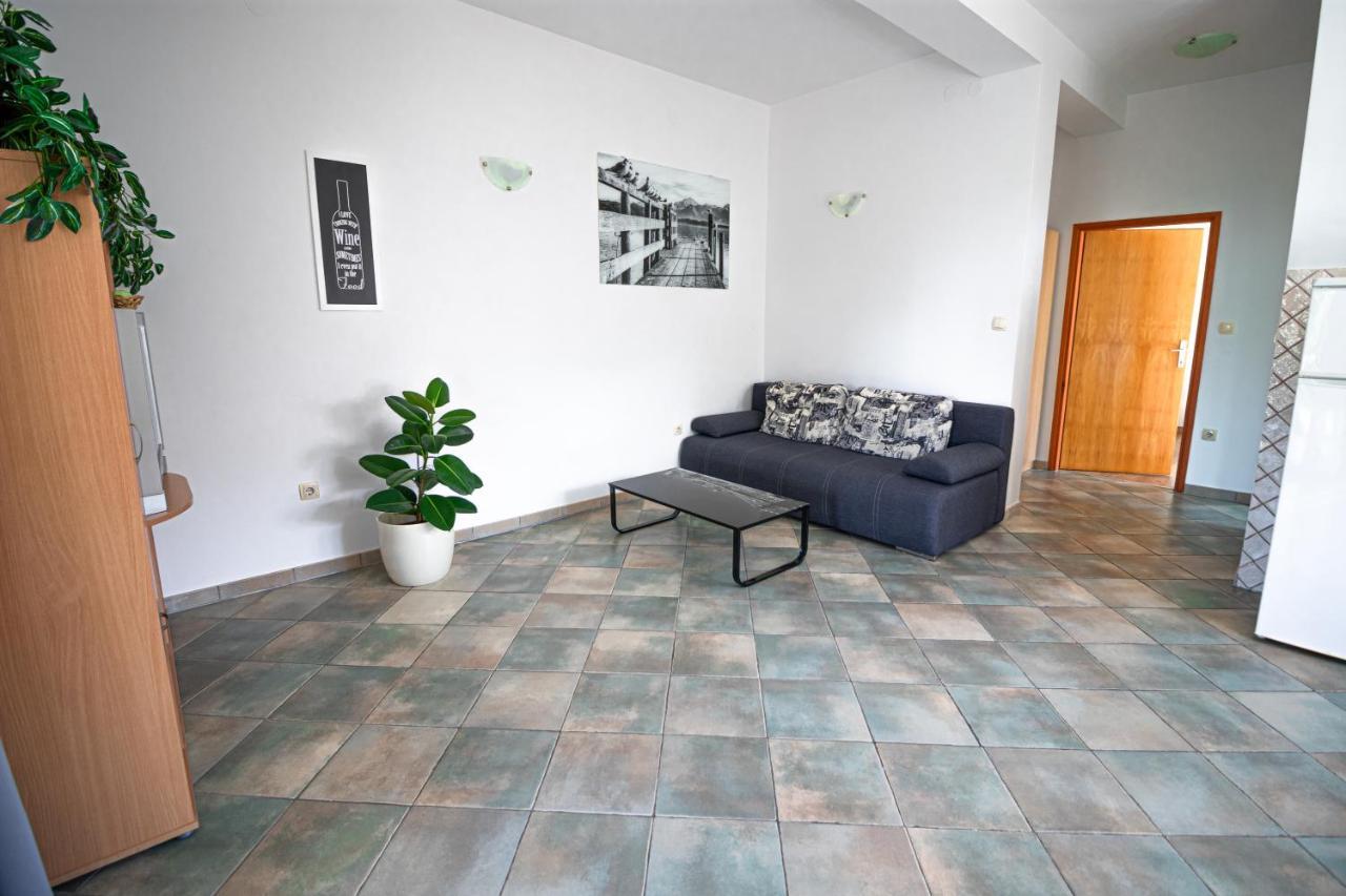 Apartments Sandra Kornić Eksteriør bilde