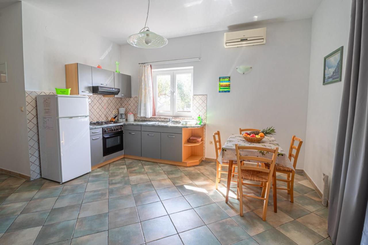 Apartments Sandra Kornić Eksteriør bilde