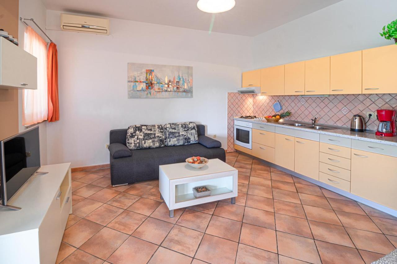 Apartments Sandra Kornić Eksteriør bilde