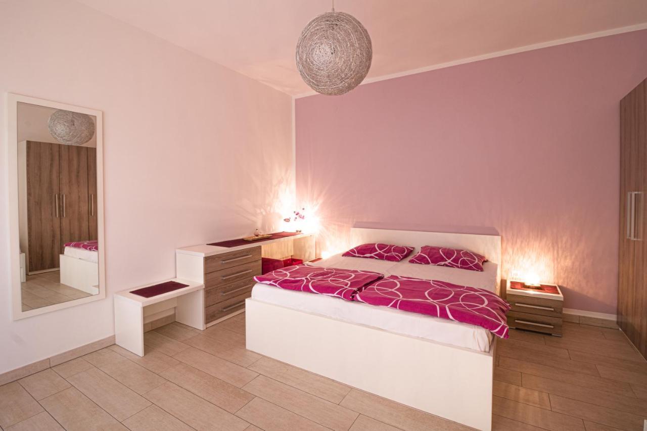 Apartments Sandra Kornić Eksteriør bilde